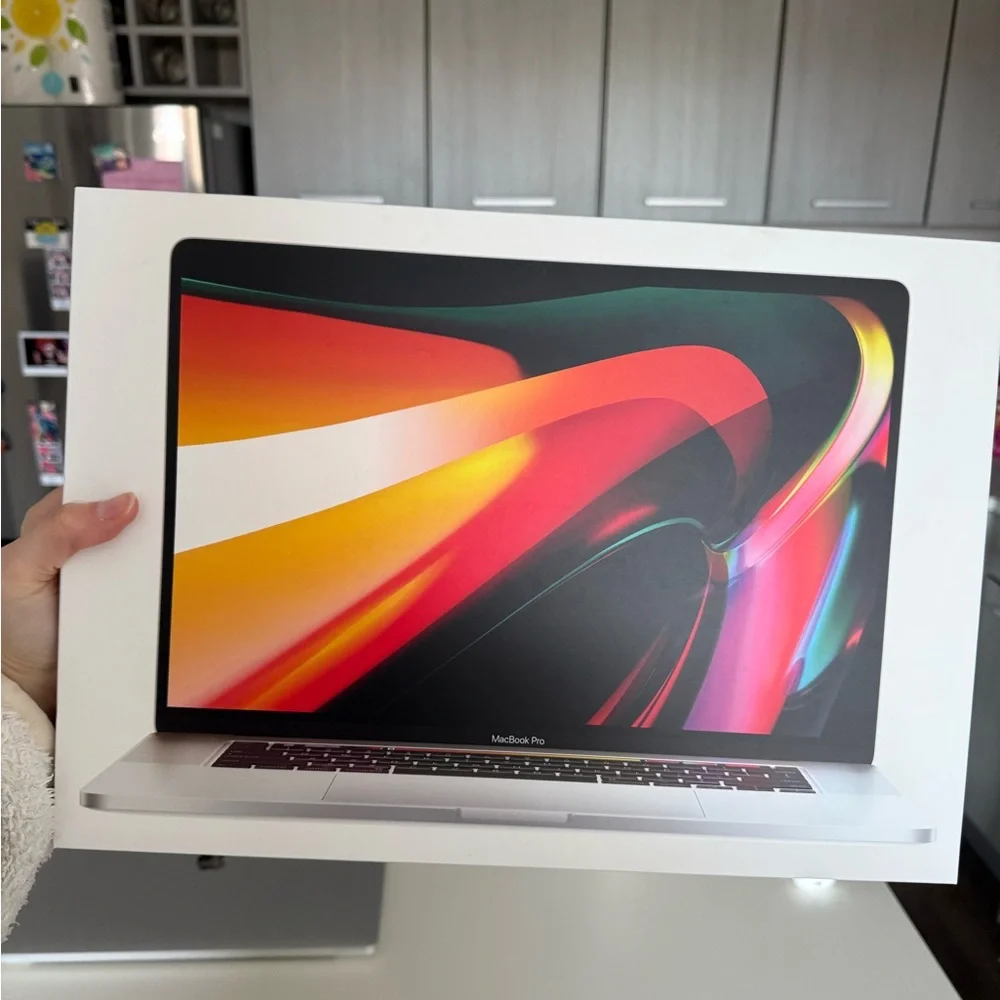 MacBook Pro 16-inch (2019) — 2.6GHz 6-Core i7 / 16GB RAM / 512GB SSD